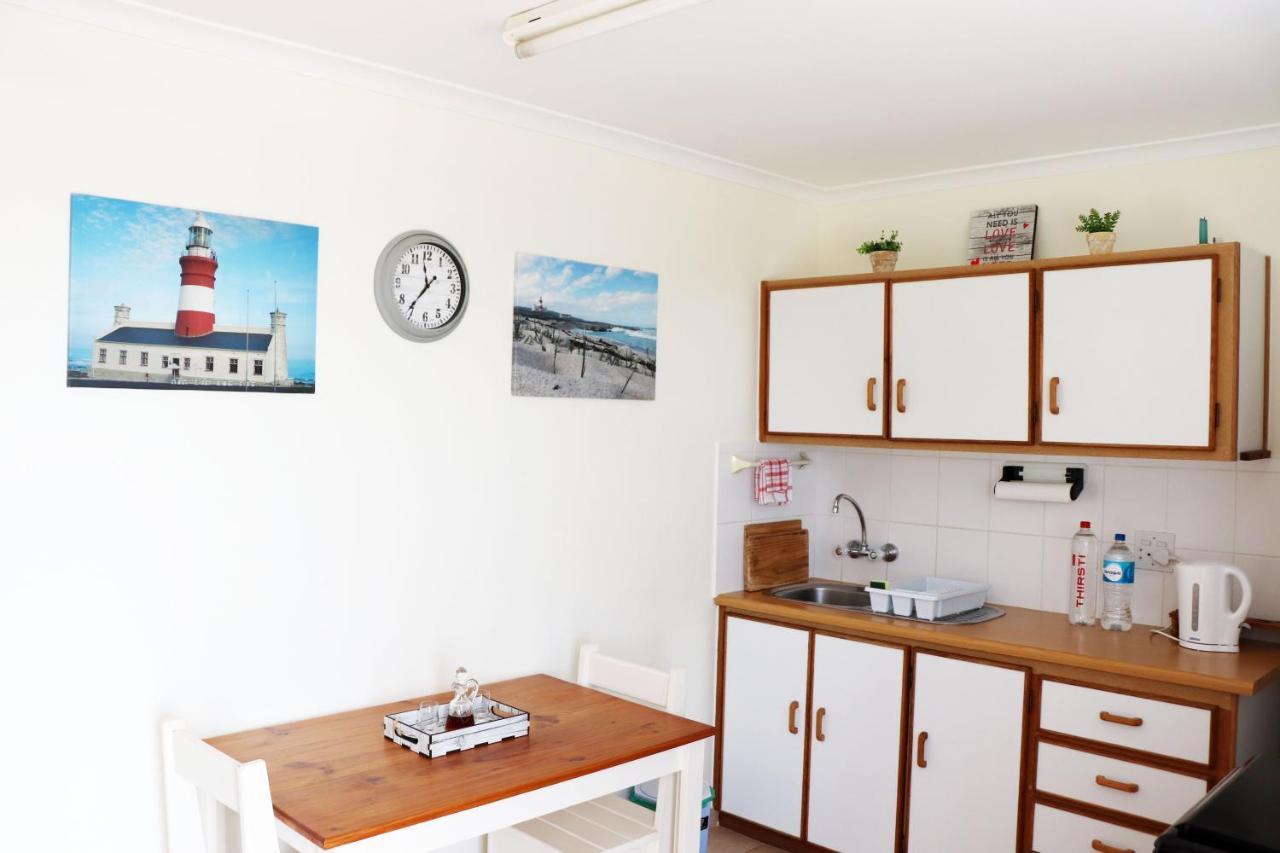 The Goose Nest Apartment Struisbaai Bagian luar foto